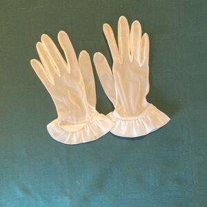 Elegant Vintage Shear White Ruffled Gloves
